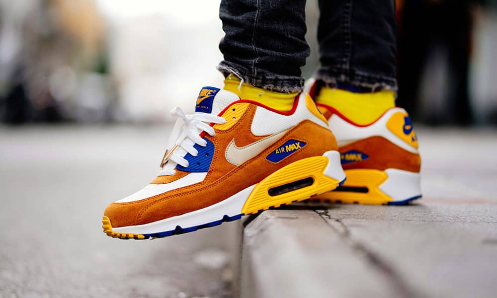 Sepatu Sneakers Populer