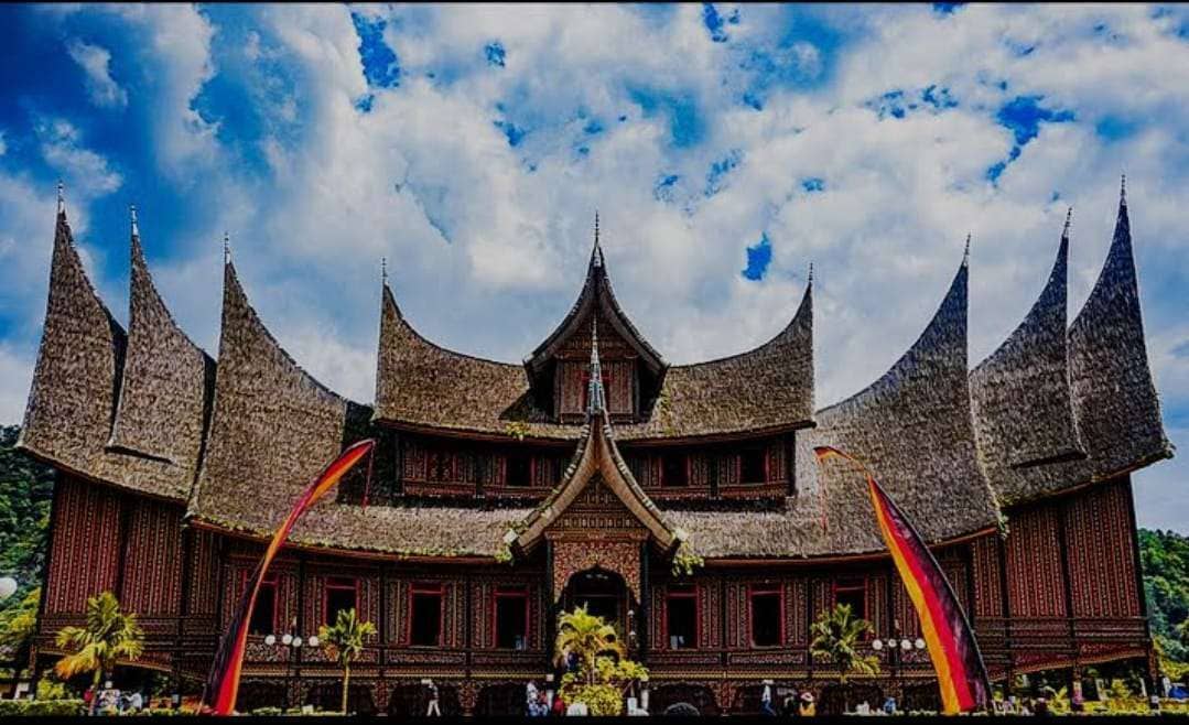 Keindahan Arsitektur Istano Basa Pagaruyung