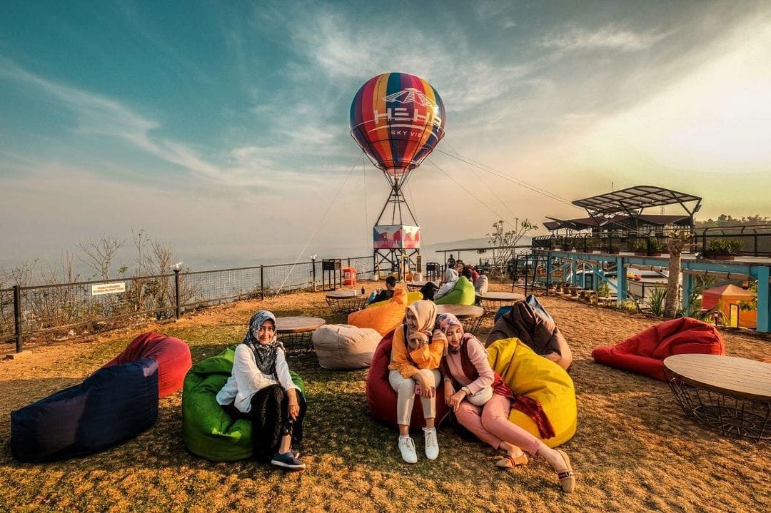 HeHa Sky View: Destinasi Romantis dengan Pemandangan 360 Derajat