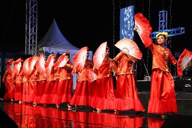 Tari Pakarena