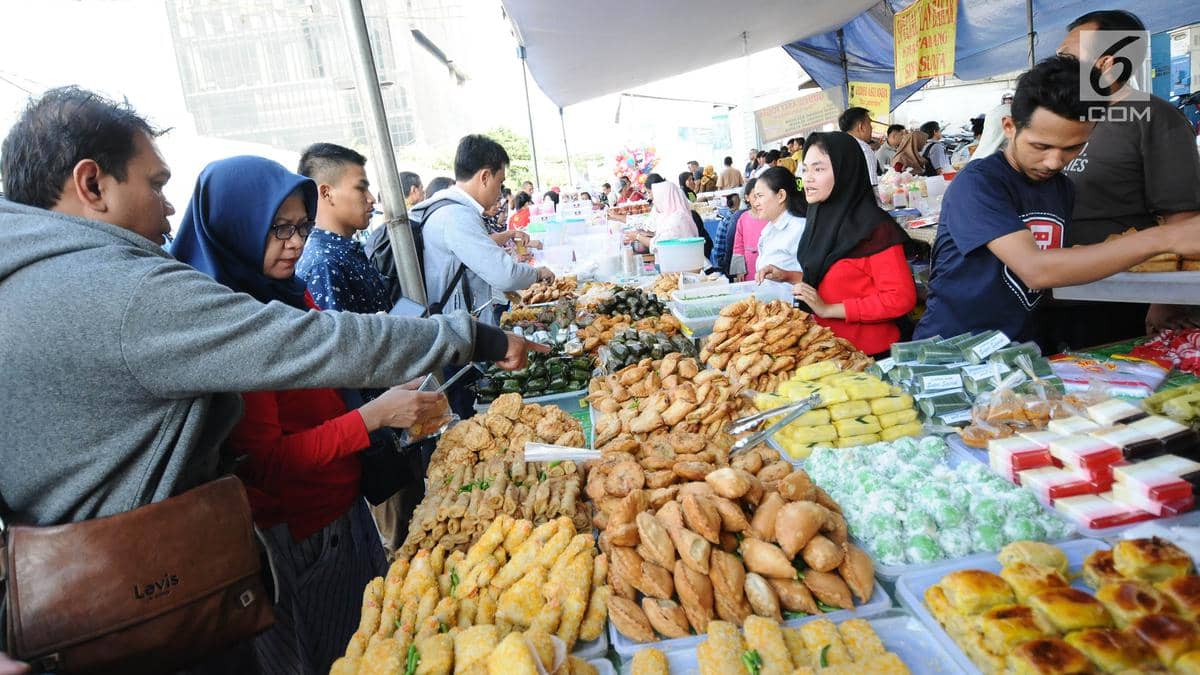 Berburu Takjil Segar: Mengisi Kembali Energi di Waktu Berbuka