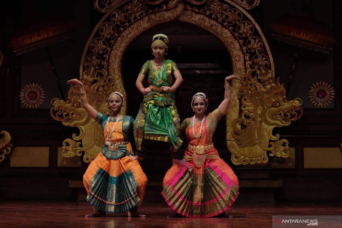 tarian Bharatanatyam