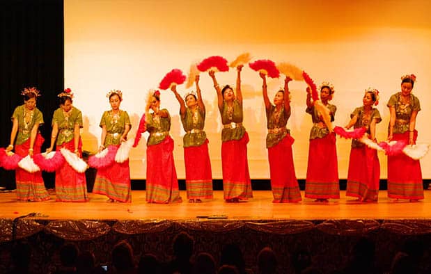 Tari Pakarena