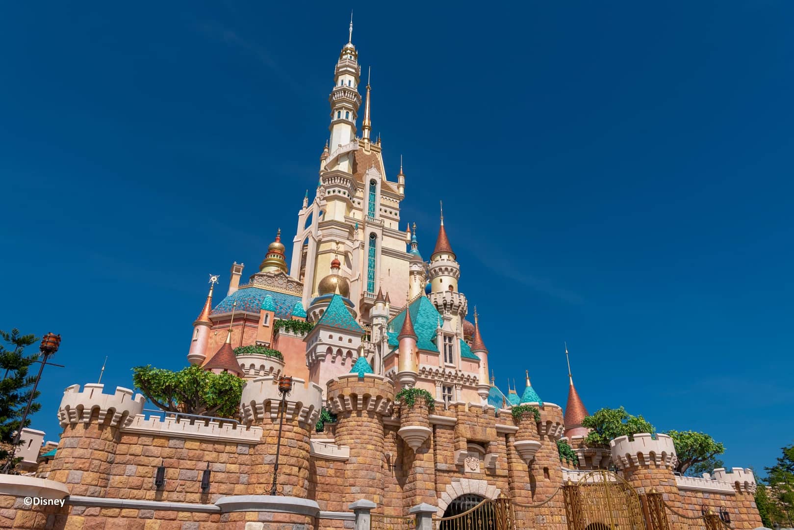 Hong Kong Disneyland: A Fusion of Disney Magic and Asian Culture 2025