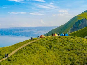 Bukit Holbung: Surga Tersembunyi di Samosir yang Bikin Aku Susah Move On
