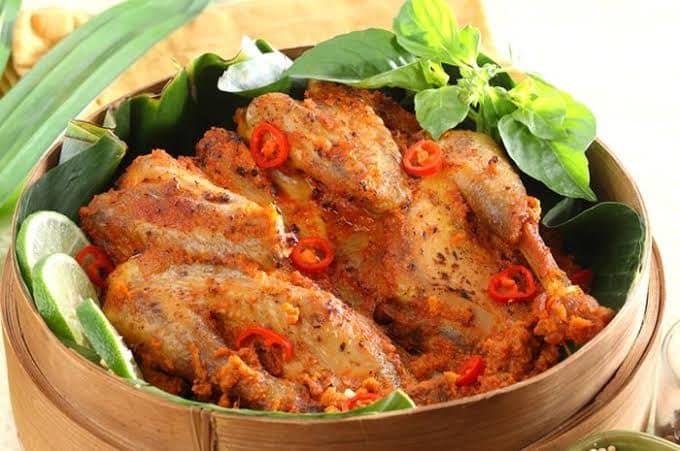 Ayam Cincane, hidangan khas Kalimantan Timur yang menggugah selera dengan bumbu rempah yang kaya