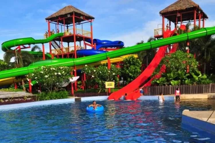 Waterpark Pantai Cermin: Review Lengkap Kenapa Jadi Destinasi Liburan Favorit