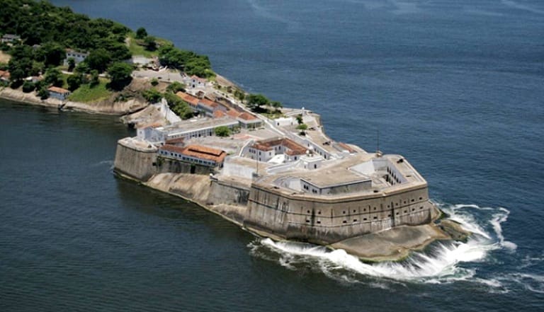 Diu Fort: Majestic view of Diu Fort showcasing its colonial architecture. 