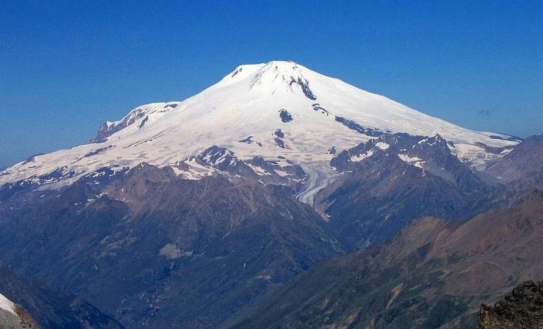 Gunung Sumantri: Pemandangan Menakjubkan dari Puncak Tertinggi di Pegunungan Papua